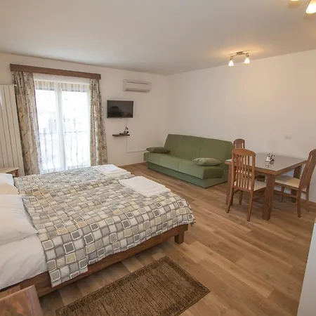 Tourist Farm Megušar Farma *