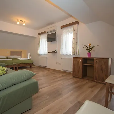 Tourist Farm Megušar Farma *