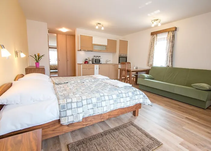 בית חווה Tourist Farm Megusar שקופיה-לוקה