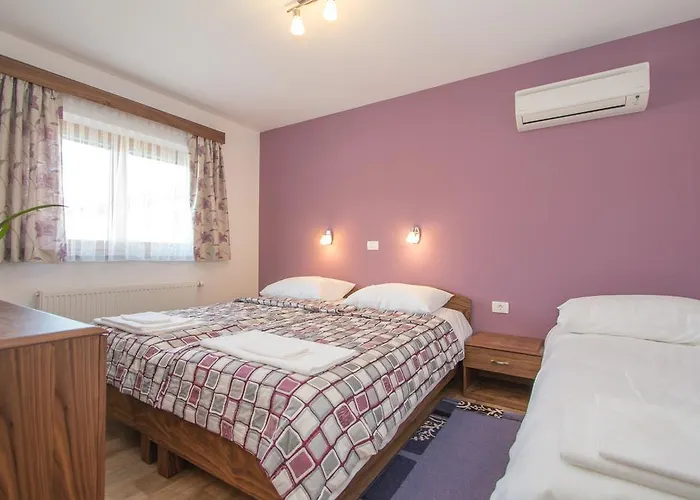 Tourist Farm Megusar בית חווה שקופיה-לוקה