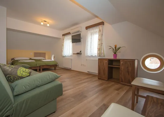 Tourist Farm Megusar בית חווה *